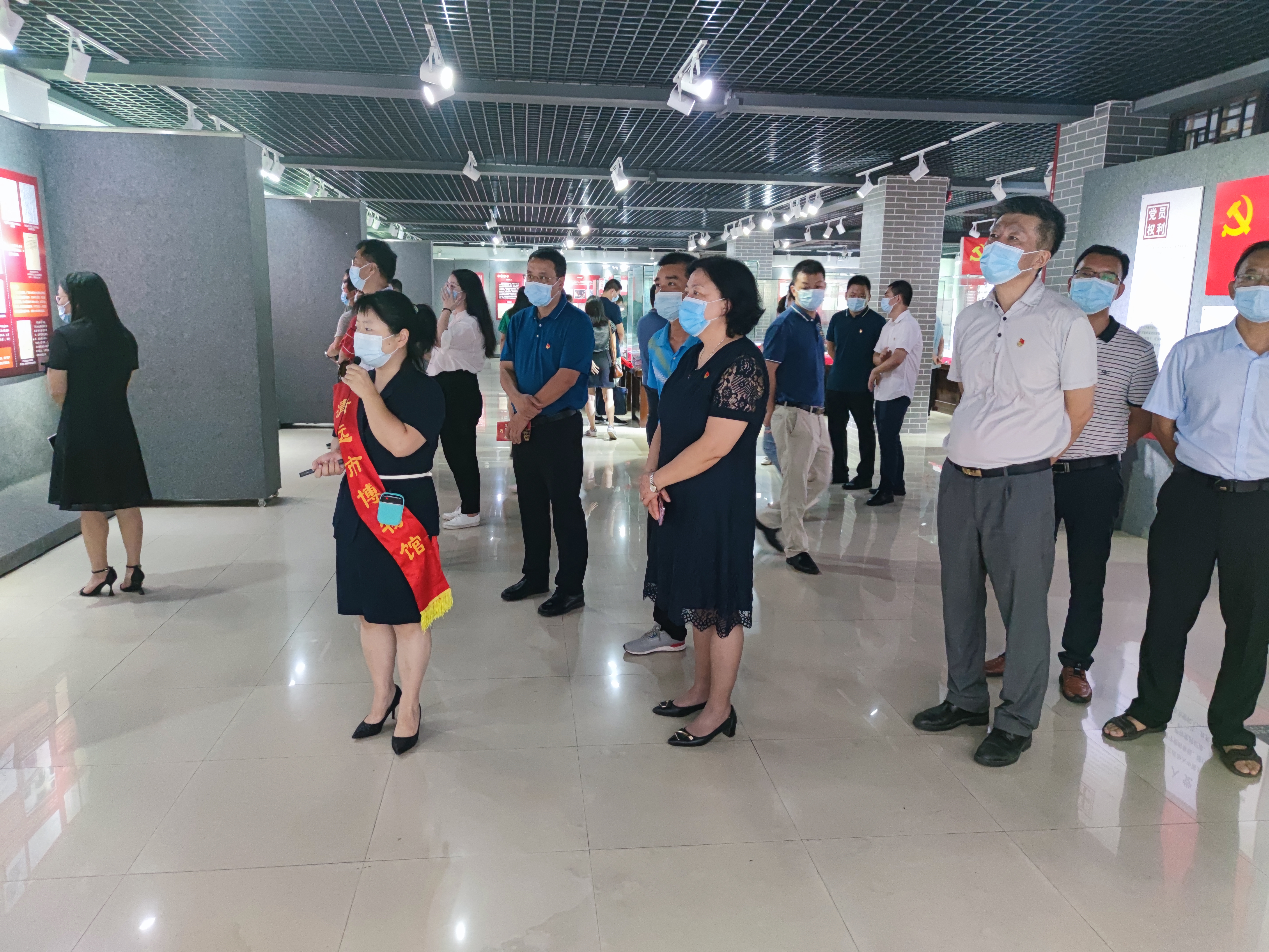3.7月9日，市信訪局全體黨員干部到市博物館開展紅色主題教育活動.jpg